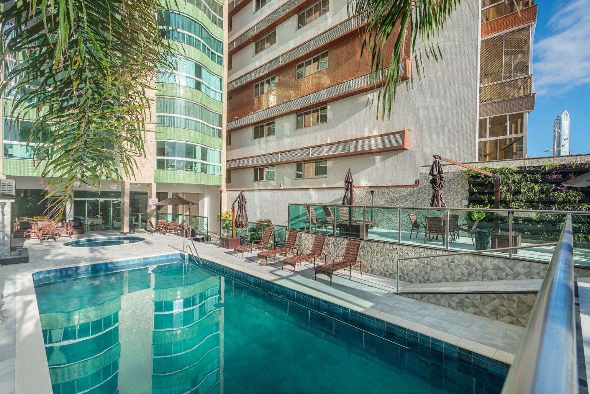 Itnc104 - Avenida Atlantica Com 3q E Churrasqueira * Balneario Camboriu
