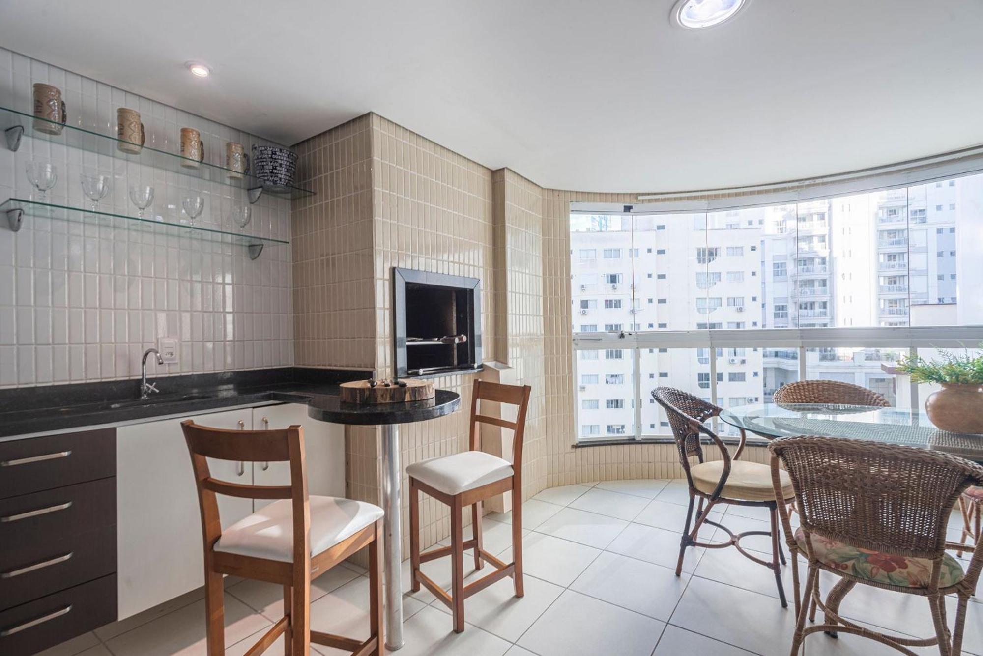Itnc104 - Avenida Atlantica Com 3q E Churrasqueira Balneario Camboriu